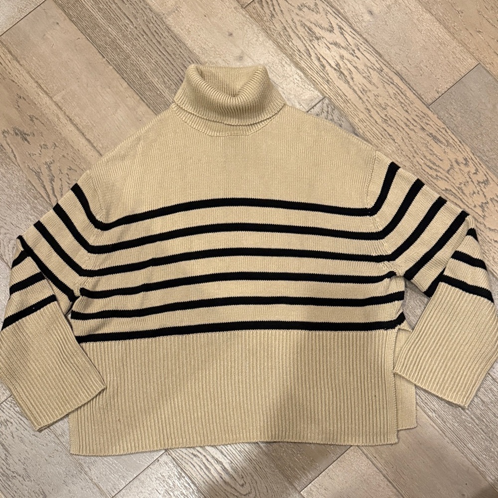 Gap Women’s Striped Turtleneck Sweater Black and Tan Split Hem Size XS